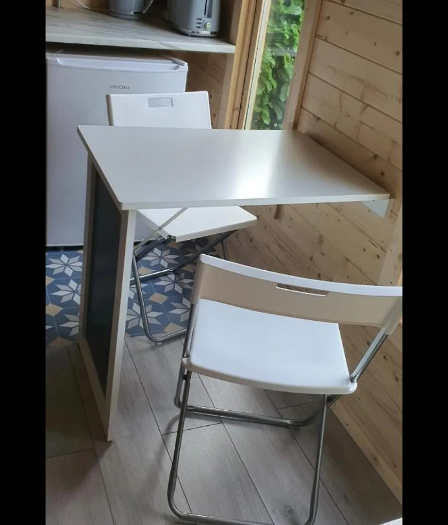 Super Cosy, Self-Contained Cabin Private Ensuite 카디프