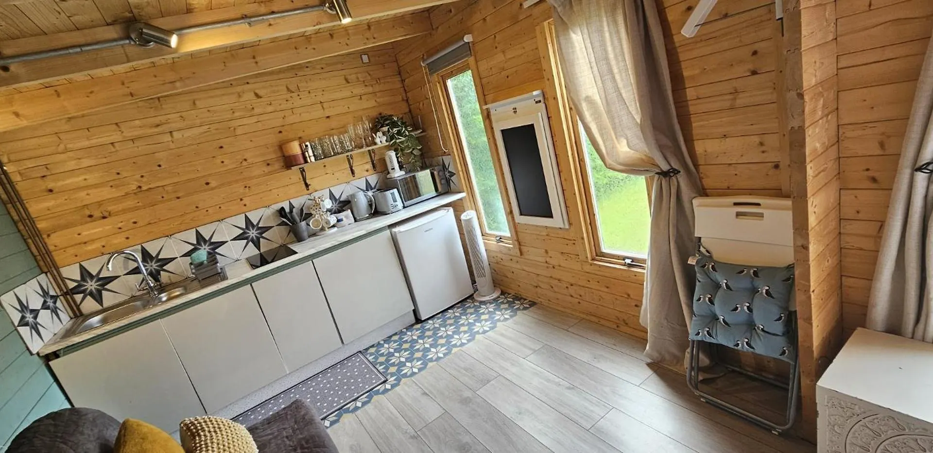 Super Cosy, Self-Contained Cabin Private Ensuite 카디프 0*,